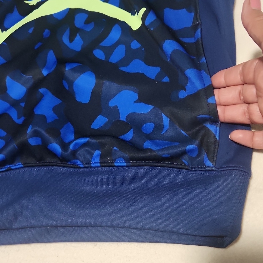 JORDAN THERMA-FIT  Size M 10-12 Boy's Blue Hoodie with Graphic Design. - Picture 3 of 11
